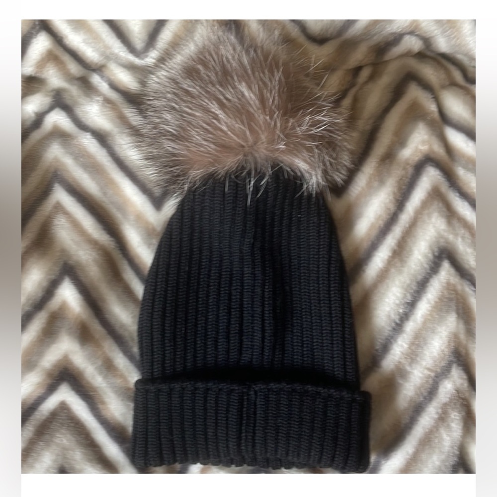 MONCLER women’s Logo pom Pom fur beanie knit hat knit cap Knit hat wool Black - Picture 2 of 2